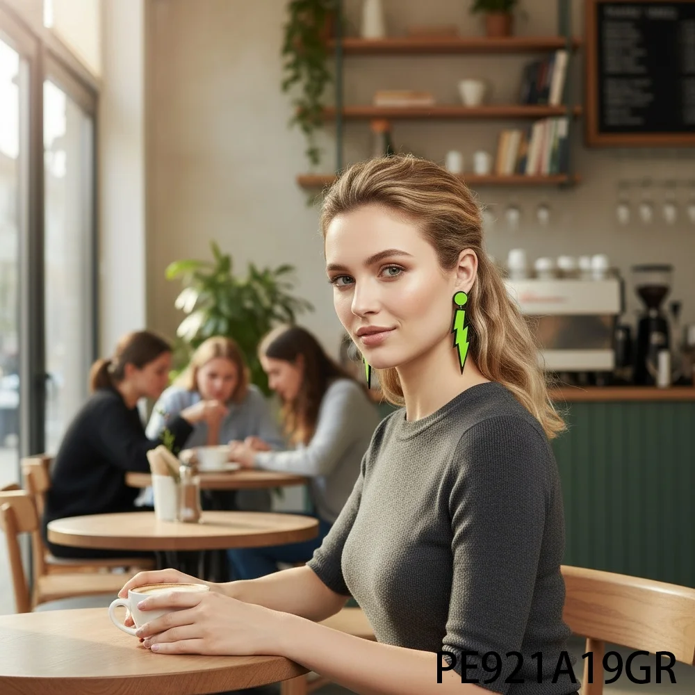 PESENAR 80년대 네온 그린 번개 모양 귀걸이 - 레트로 펑크 스타일 주얼리 롤플레잉 및 코스프레에 적합