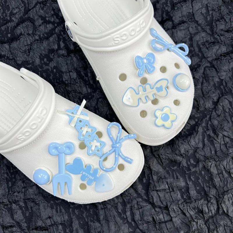 Whole Set Hot DIY Shoes Charms for Hole Shoe Blue Fish Bone Bow Accessories Designer Quality Garden Shoe Decoration Girl Gift