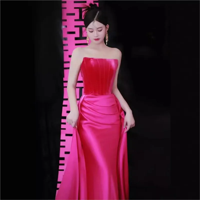 

New Chinese-style morning dress for photography Rose red strapless toasting