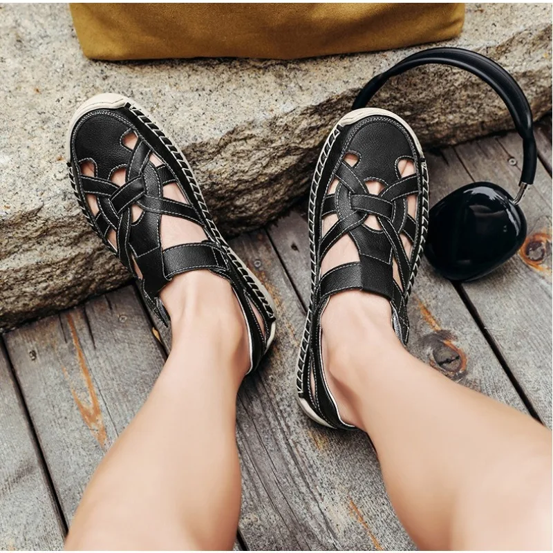 

Летние модные кожаные сандалии высокого качества для мужчин и женщин, дышащая обувь с перфорацией, уличные сандалии с мягкой подошвой, мужские нескользящие пляжные сандалии