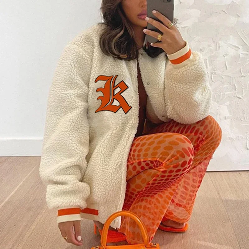 

2024 Autumn New Women Fashion Letter Embroidery White Orange Contrast Stitching Loose Stand-up Collar Lamb Velvet Jacket Jacket