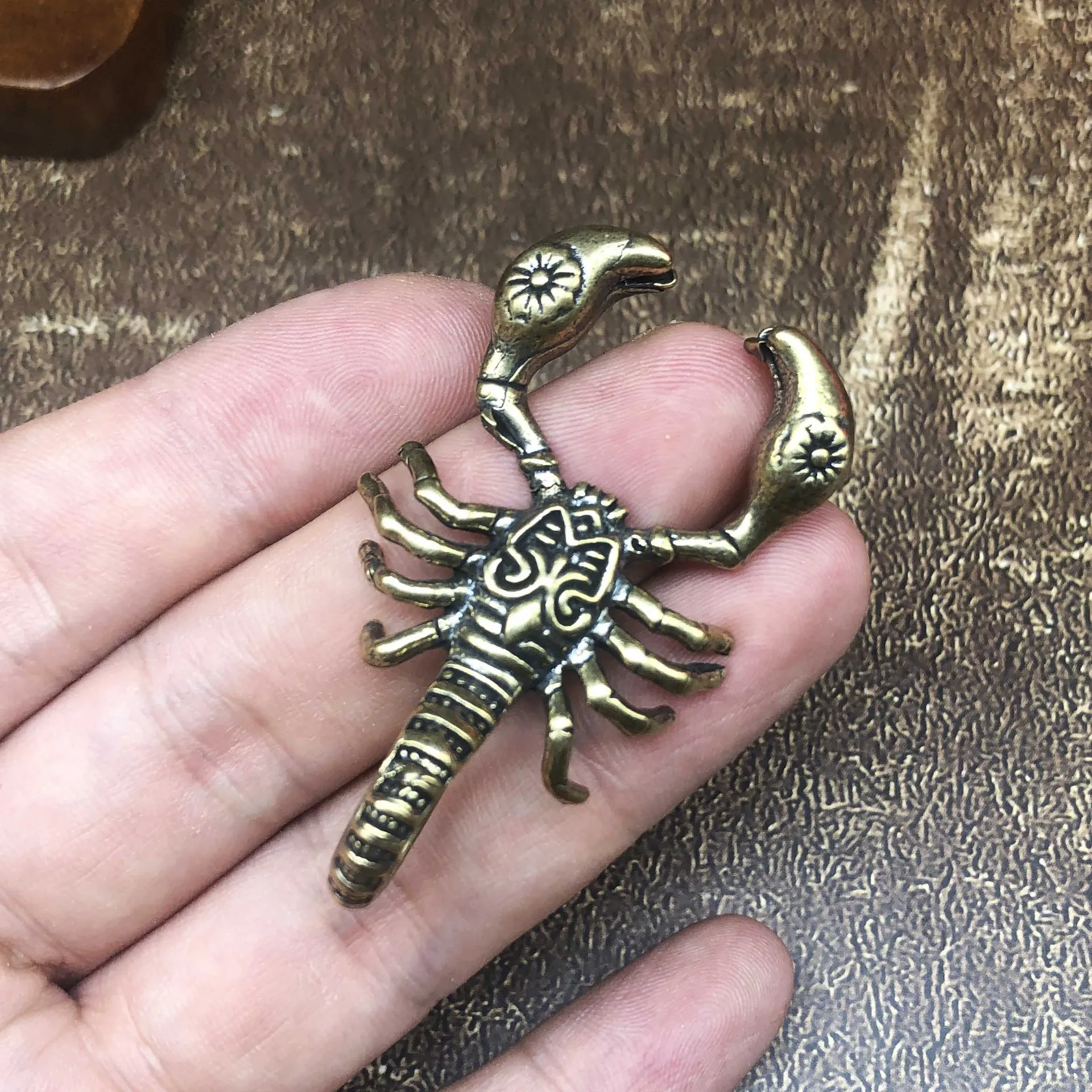 Brass Scorpion Figurine Retro Metal Scorpion Statue Mini Pendant Desktop Ornament Insect Collectible Home Decor Gift