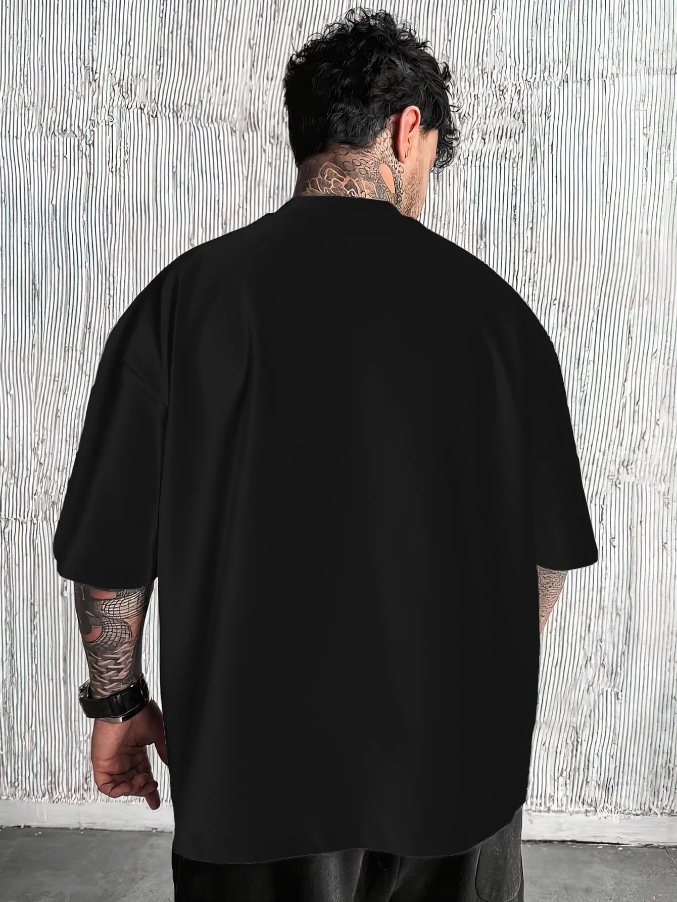 Men Graffiti Spray Can Sports Car Front Print Oversized T‑Shirt Polyester Loose Streetwear Short Sleeve Tee