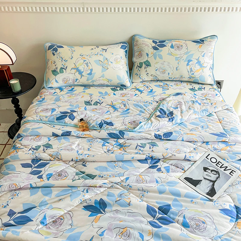 Elegant Blue Flowers Summer Cooling Quilt Floral Style Air Conditioner Quilted Quilt Skin-friendly Thin Blanket Machine Washable