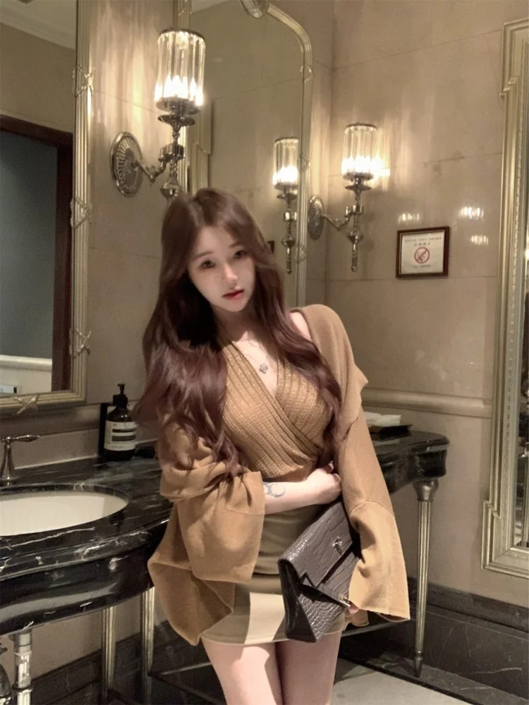 Cárdigan Abierto de Punto Kaki para Mujer, Conjunto de Tres Piezas con Falda y Top Sexy con Cuello Halter, Moda Primavera, Manga Larga y Escote en V