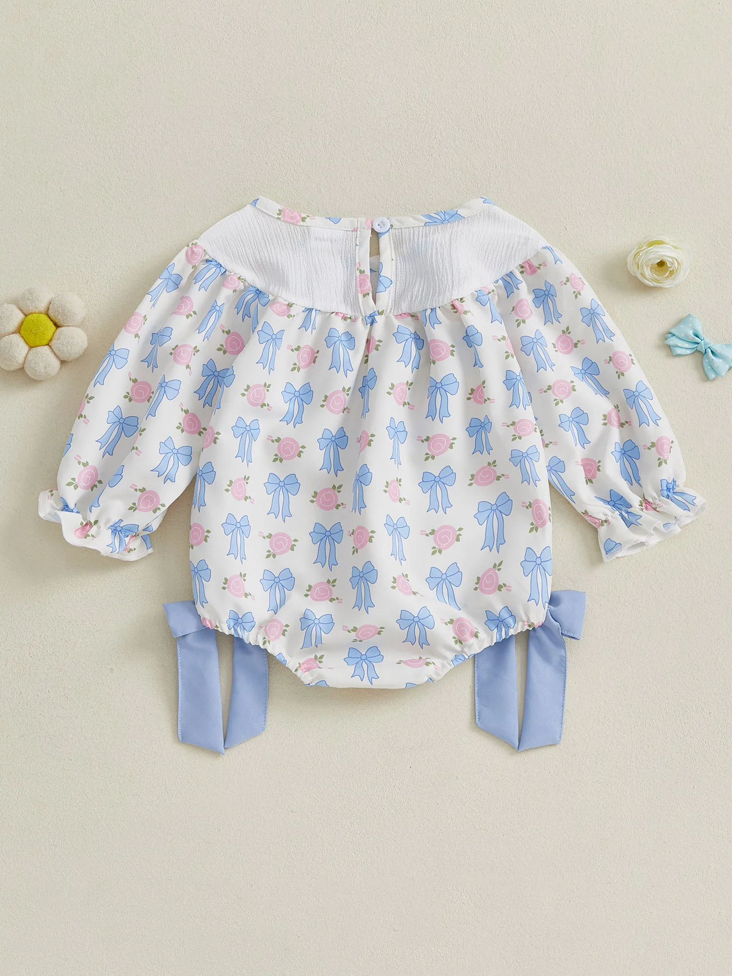 フリル袖とリボンの装飾が付いた愛らしい幼児用花柄ジャンプスーツ-秋の服装にぴったりの甘いベビーガールロンパース