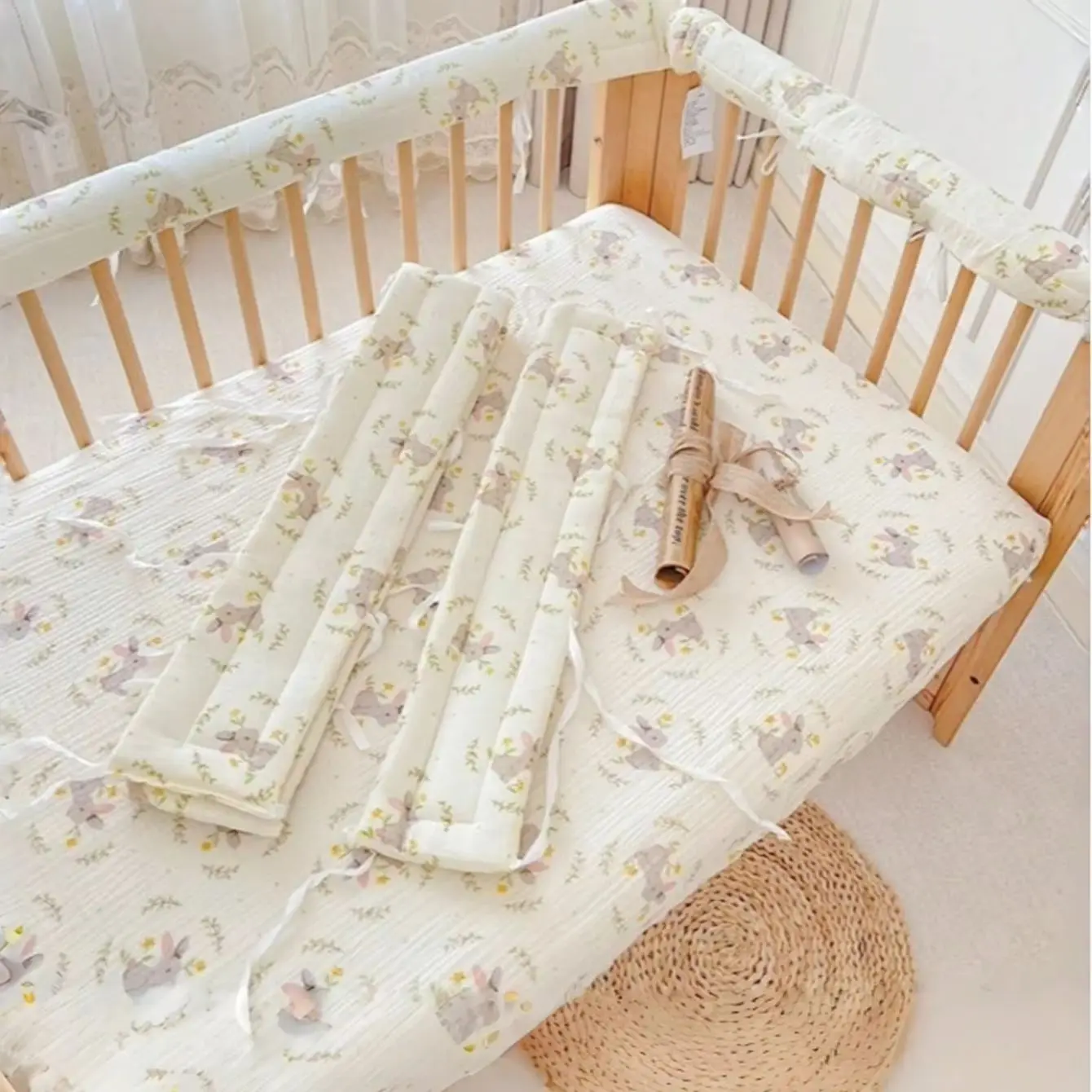 Baby Crib Bumper, Cute Rabbit Floral Pattern Crib Rail Guard, Soft Breathable Anti‑Collision Cot Side Protector, Washable Nurser