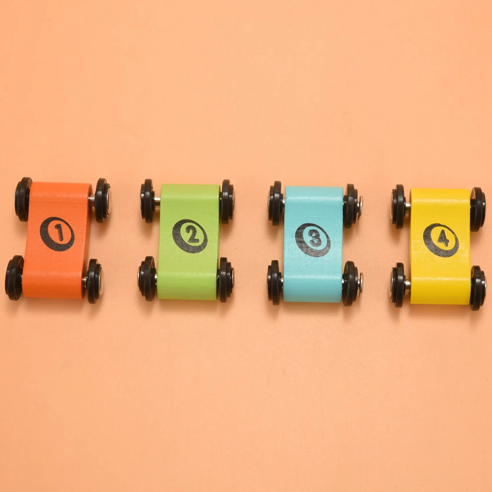 

WOWFU - Деревянный игровой набор для гонок на машинках для малышей, 12 машинок в комплекте