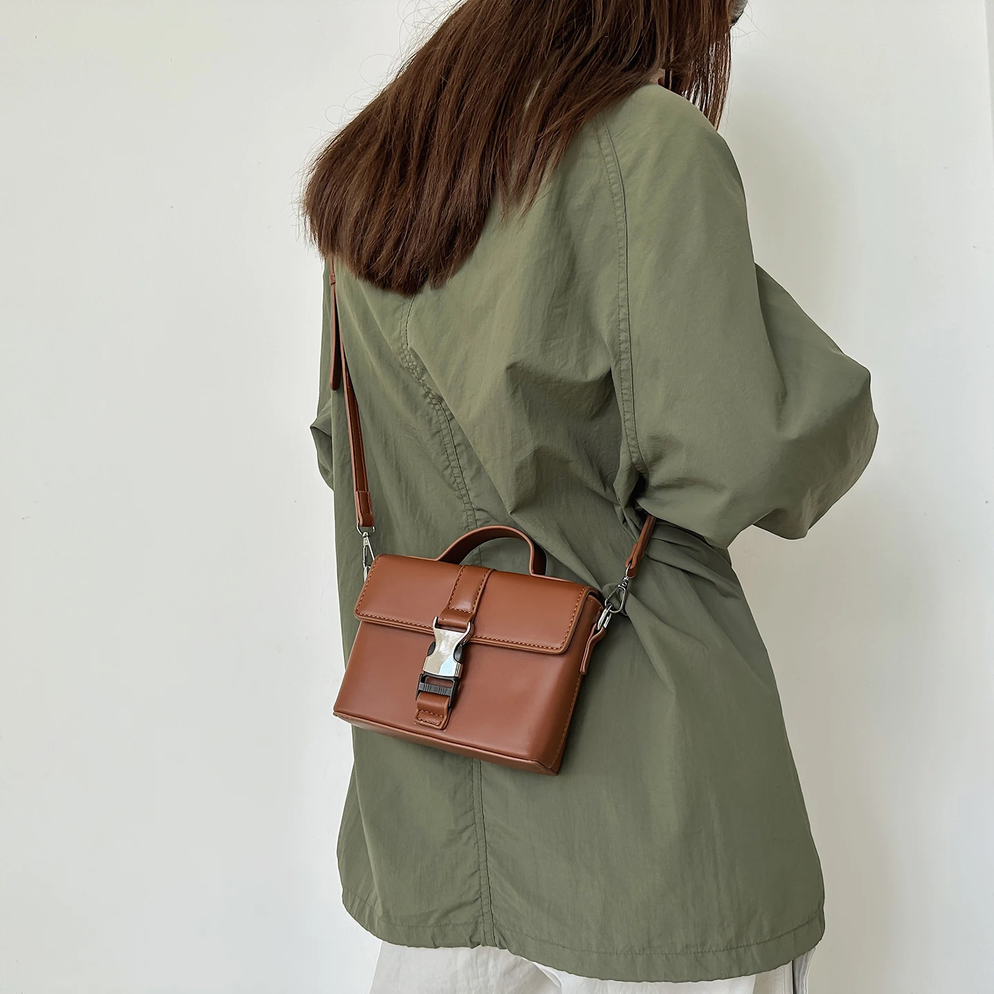 Men's Fashion Shoulder Bag Hard Square Designer Luxury Vintage Strap Travelling Crossbody Mini Waterproof Metal Buckle Sling Bag
