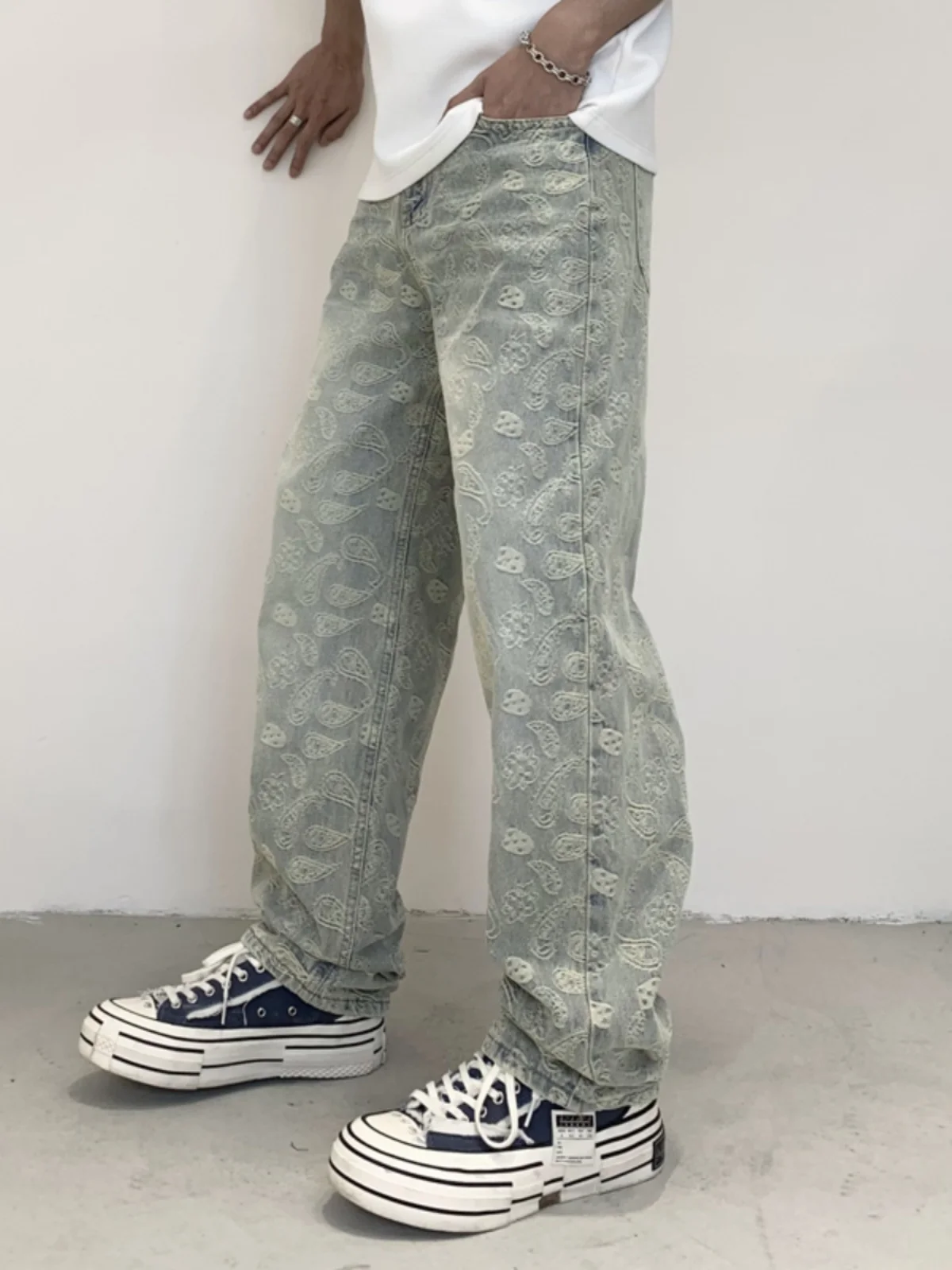 

Мужские свободные джинсы прямого кроя от американского модного бренда High Street Fashion с цветочной вышивкой, широкие штанины, с цветочным узором на поясе