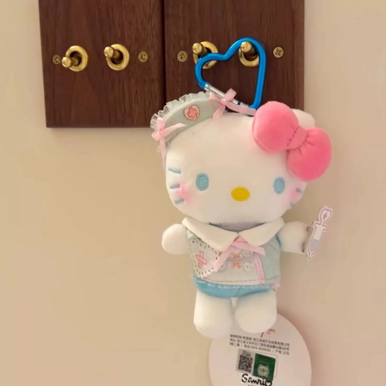 

2025 Hello Kitty, милый синий козырек, синий рюкзак, брюки, брелок для автомобиля, школьная сумка, подвеска, детская плюшевая игрушка, брелок, подарок на день рождения