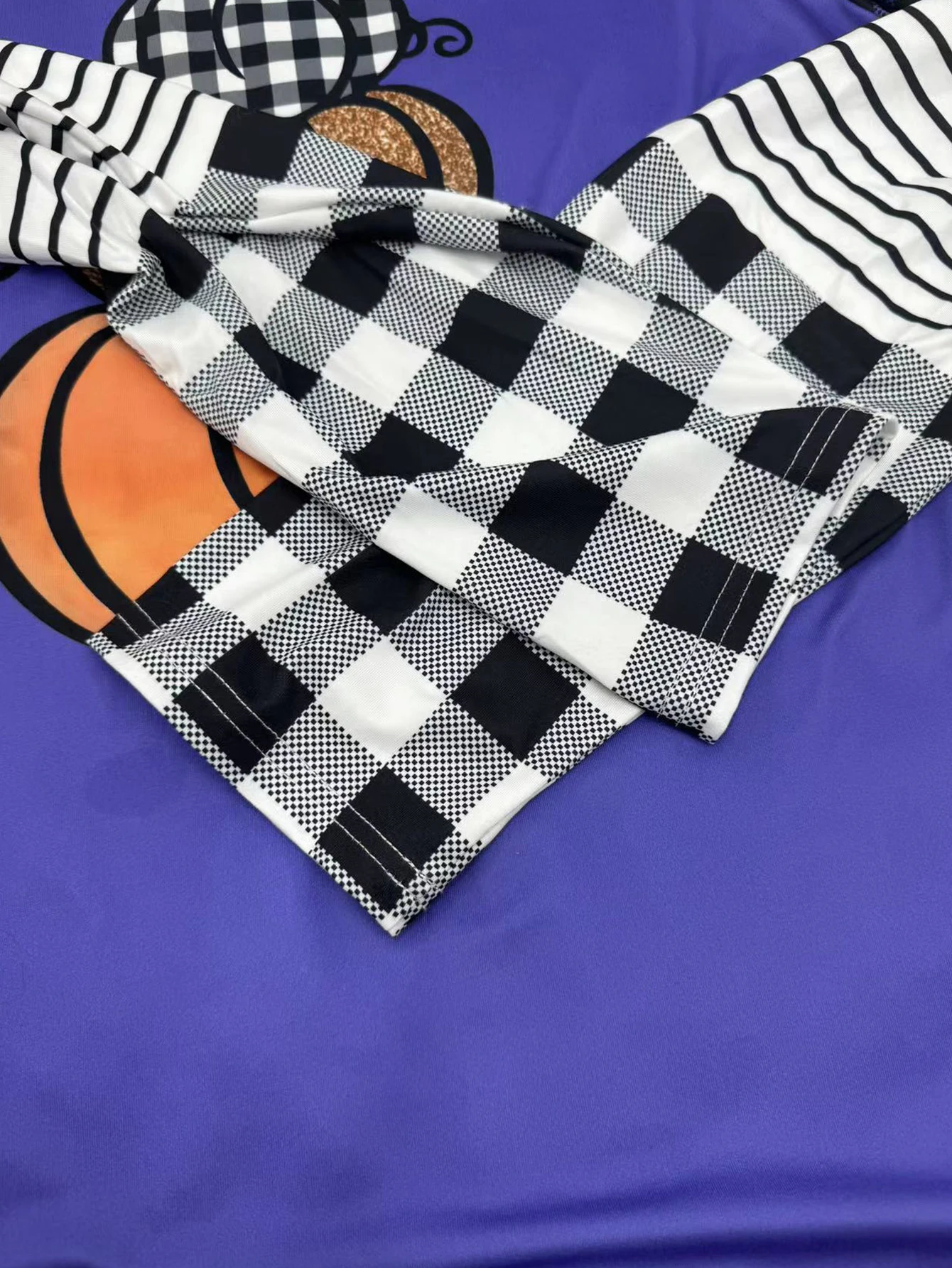 Plus-Size-T-Shirt mit Kürbis- und Karomuster, lässiges Langarm-Oberteil mit Rundhalsausschnitt für Damenbekleidung in Übergröße im Frühling und Herbst