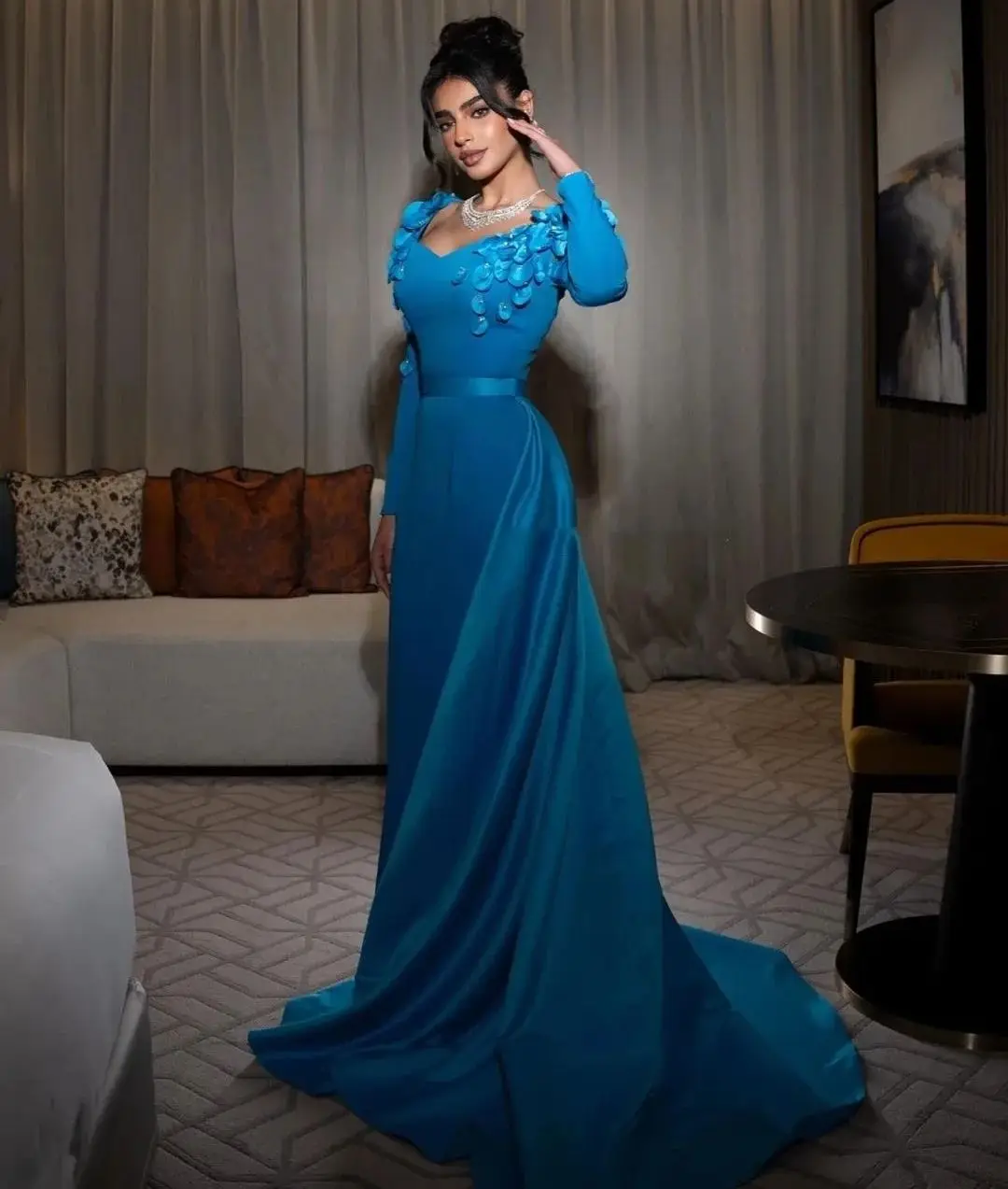 Robe de soirée bleue pour femmes saoudiennes, robes de Rh, robes de soirée à fleurs 3D, manches longues, longueur de balayage initiée, robes de mariée