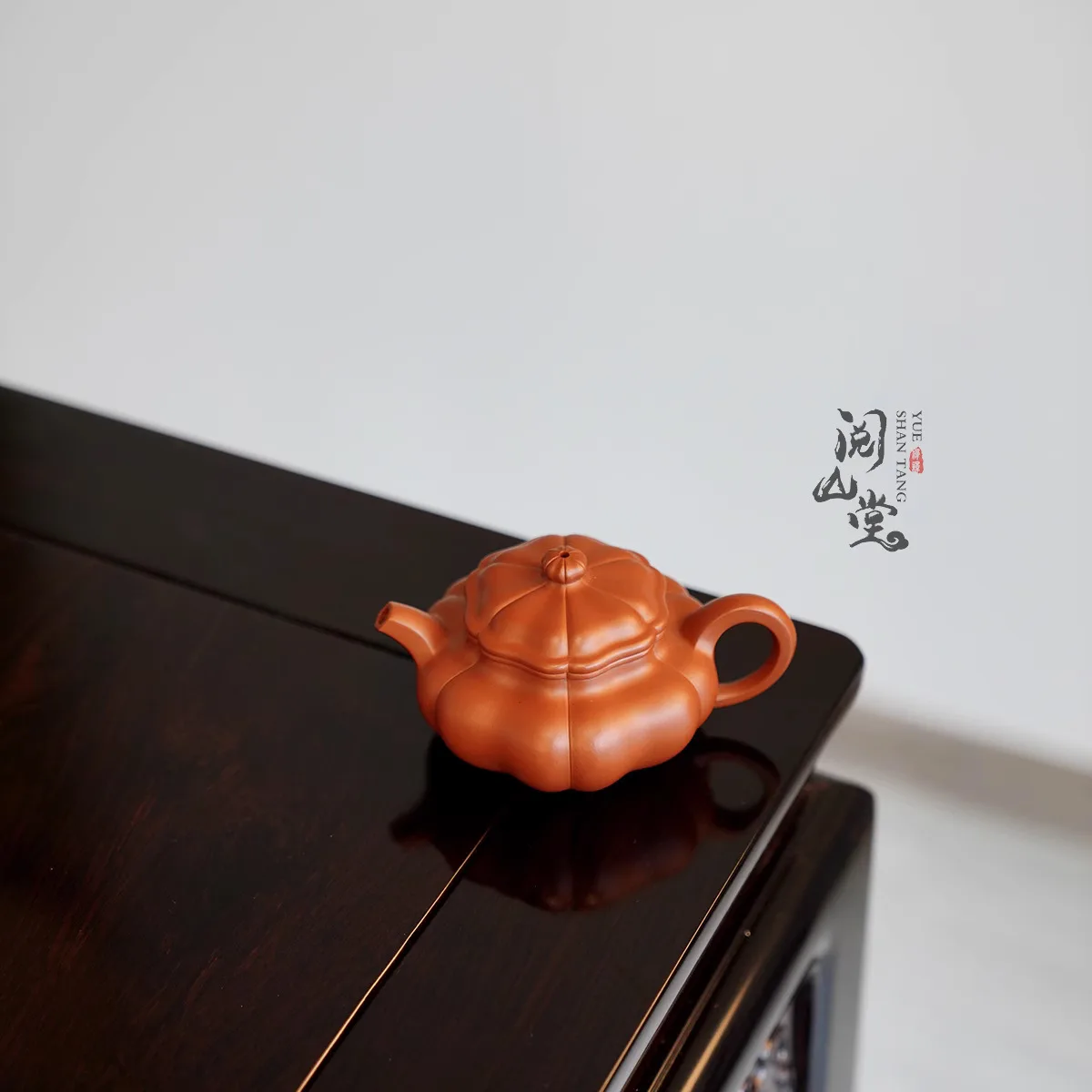 

Yueshan Stunning Raw Ore Vermillion Stone One Tone Ribbed Vessel