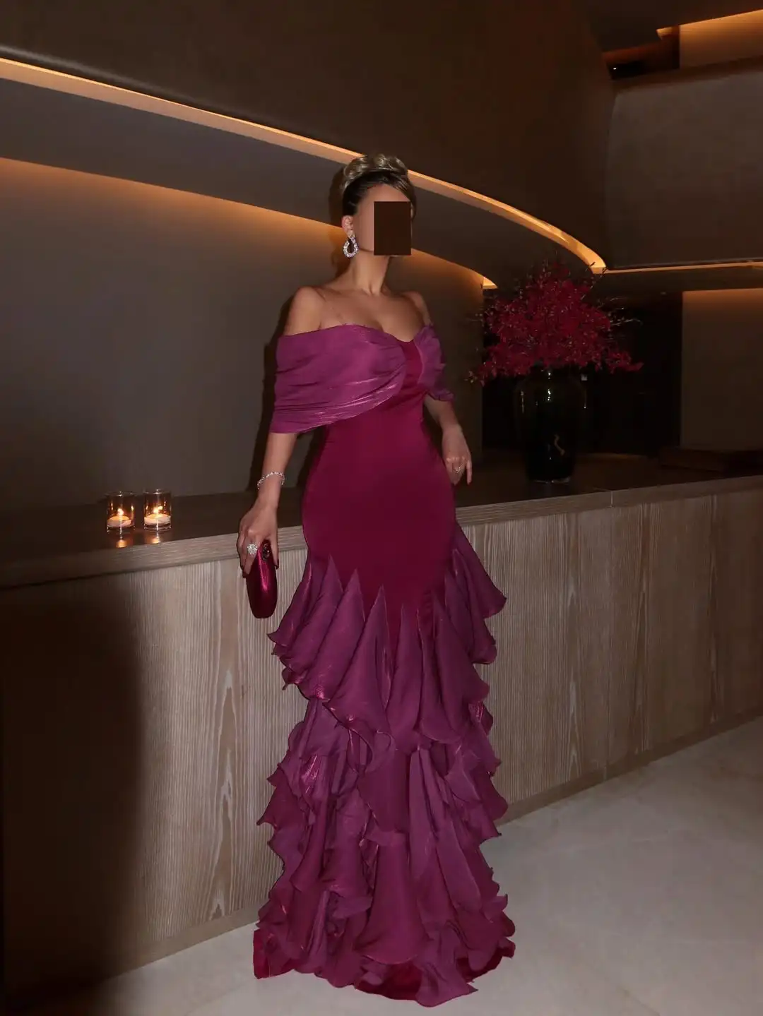 Nowy Trend w Modzie: Sukienka Wieczorowa/Studniówkowa Syrenka z Odkrytymi Ramionami, Falbanami, Warstwami, Satynowa, Długa do Podłogi, Urocza, Bajkowa