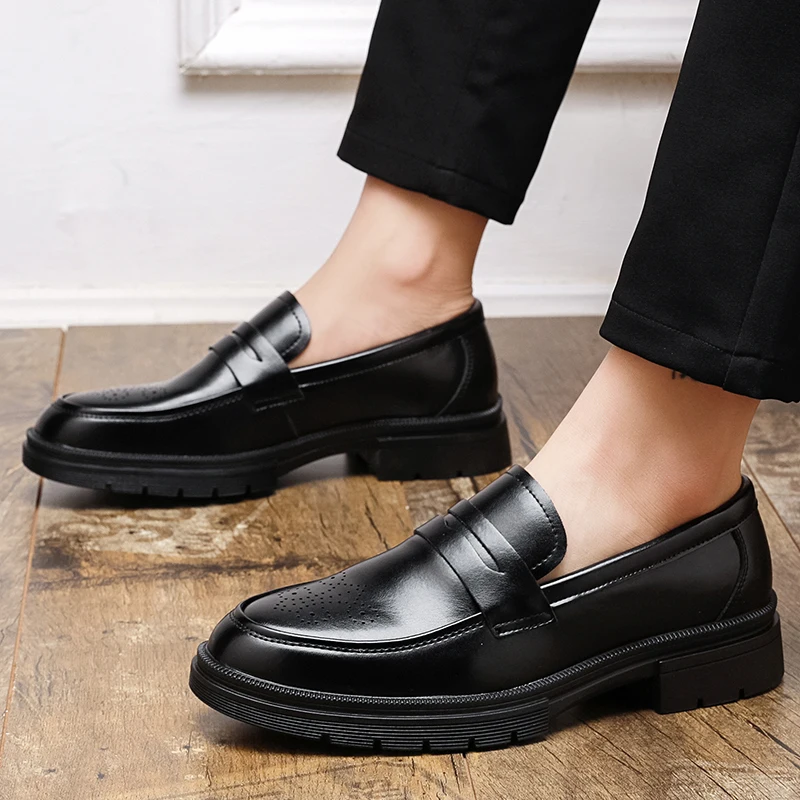 

Men Thick Soled Loafers Fashionable Simple Versatile Blok Carved Business Banquet Men Shoes