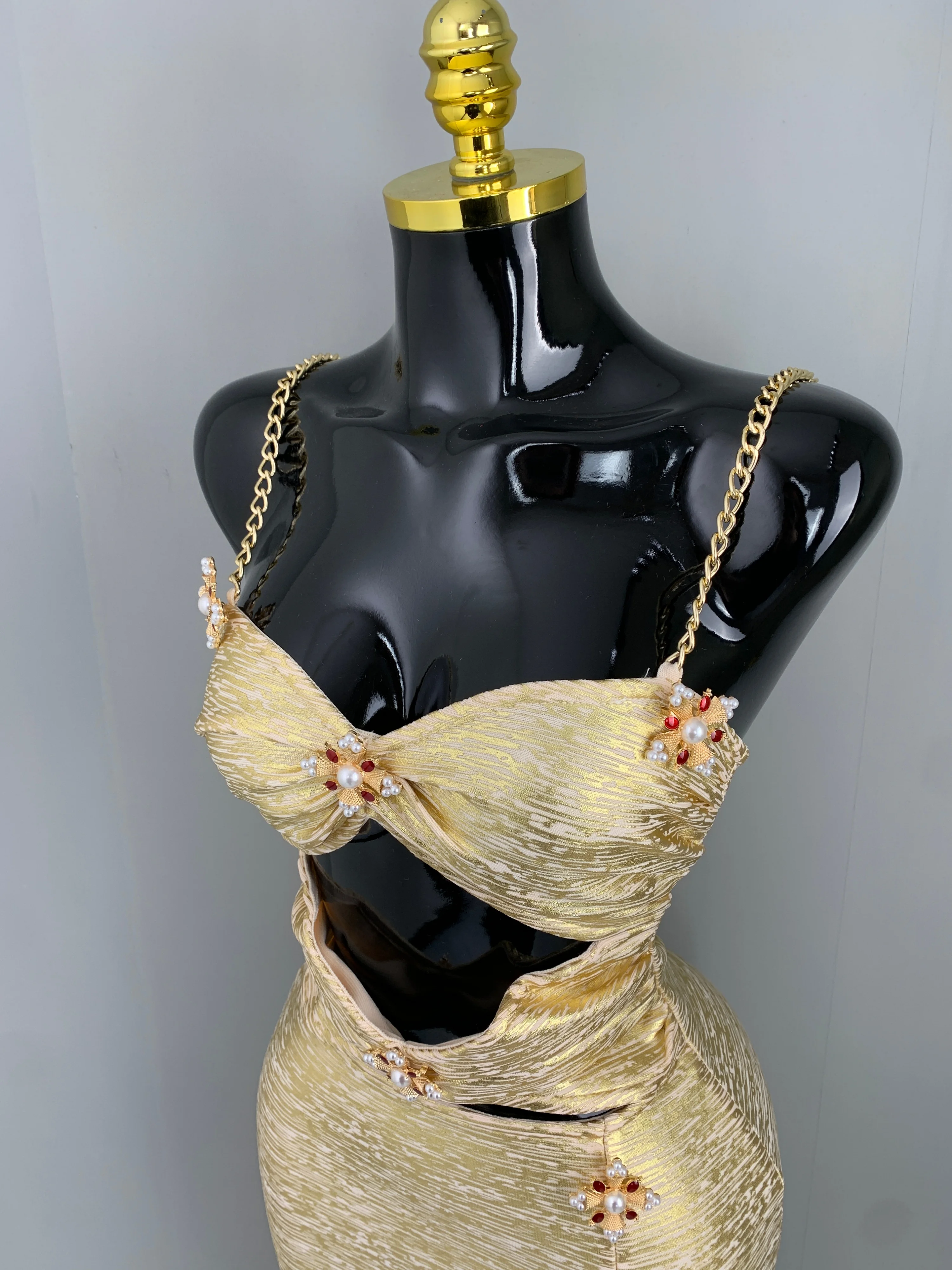 

Женское золотое платье миди с металлическими цепочками, бисером и вырезами, роскошное, нарядное, для коктейльных вечеринок, клубов, вечерних мероприятий, свадеб и торжеств