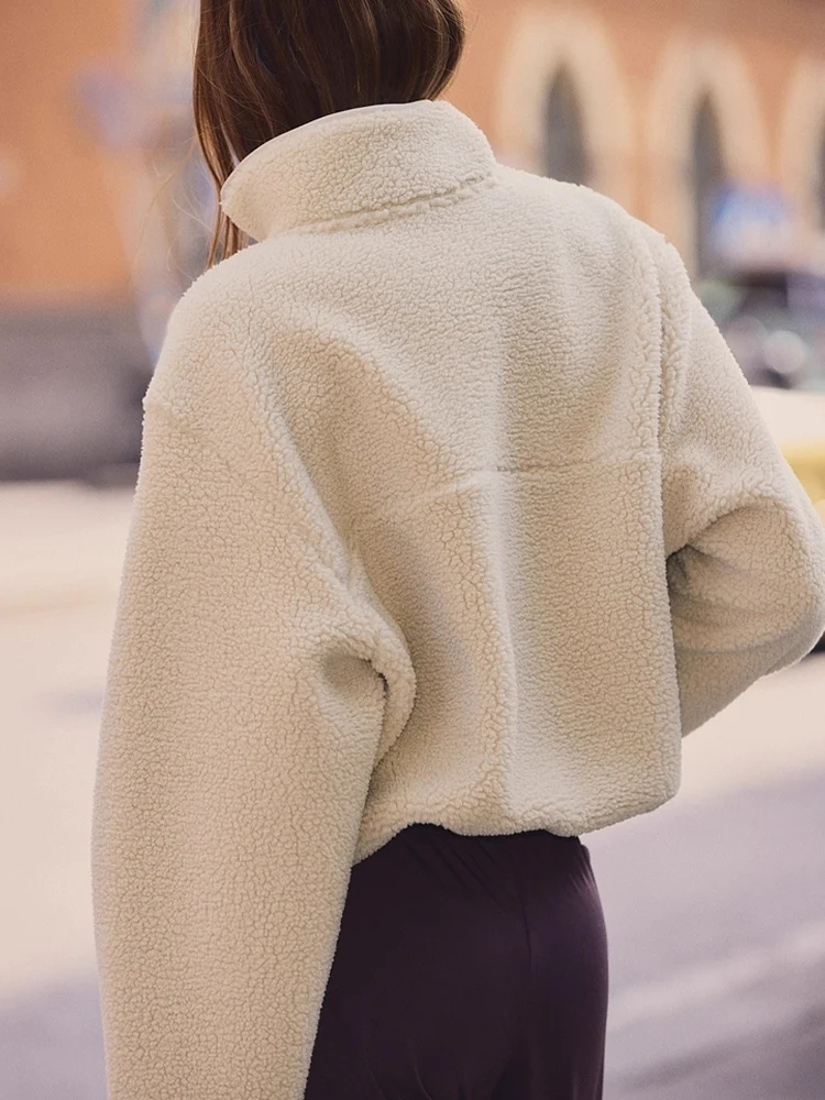 ملابس نسائية جديدة للخريف على الطراز الأوروبي والأمريكي سترة رياضية من جلد الغزال بأكمام طويلة عصرية ومتعددة الاستخدامات