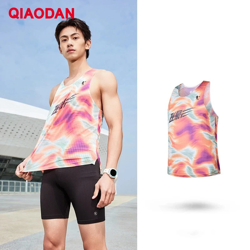 QIAODAN Marathons Gilet sportivo per uomo 2025 Estate Nuovo Jacquard ad asciugatura rapida Abbigliamento sportivo traspirante Top da esterno QXBVS3252202R