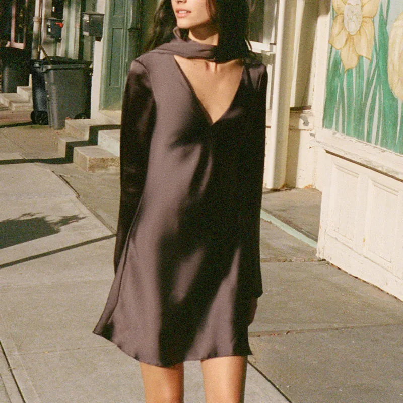 فستان نسائي جديد للخريف مع وشاح عالي الجودة وأنيق مناسب لعمر 20-50 سنة مجموعة موسم 2025 زي مسرحي عرقي #1