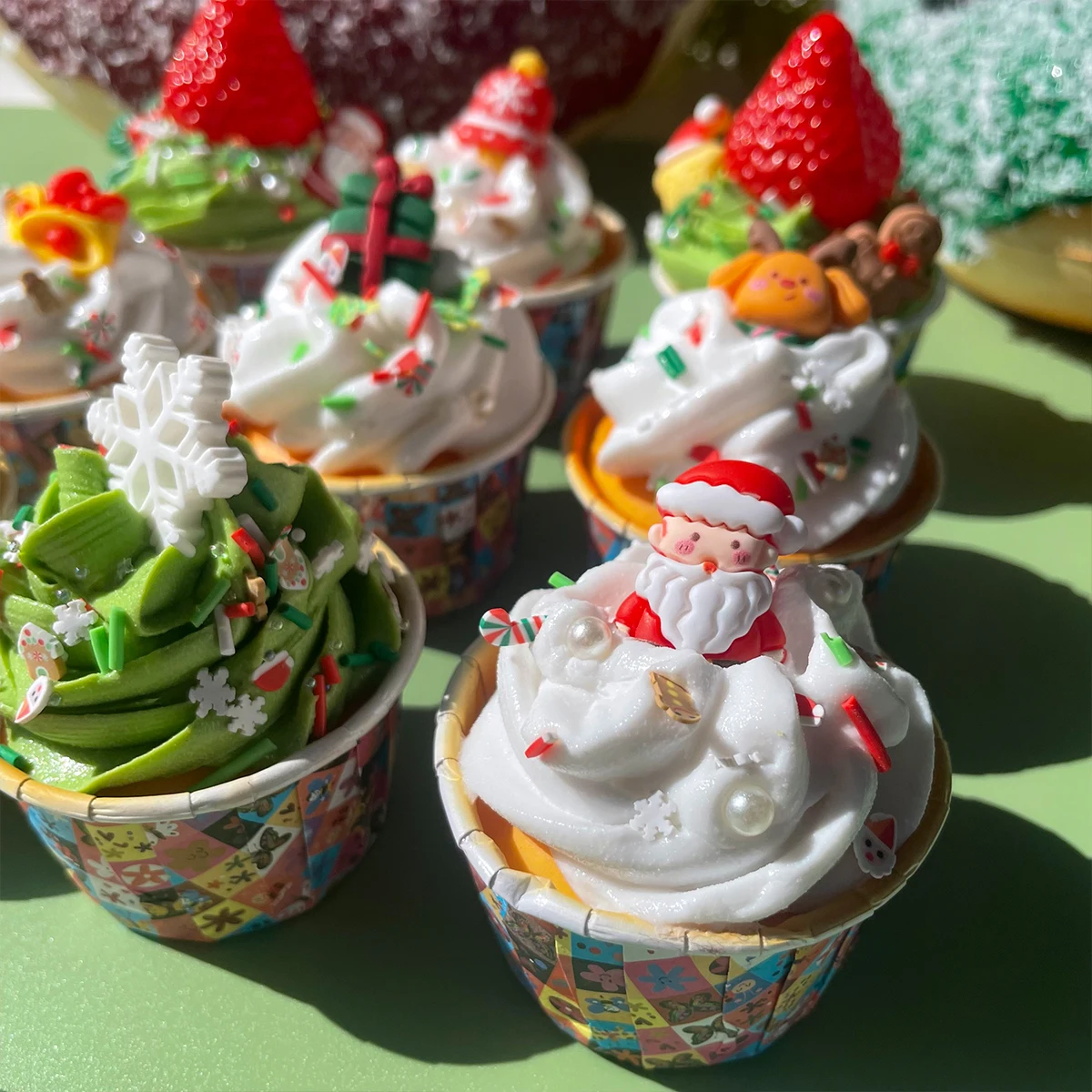 Modelo realista de magdalenas navideñas: decoración navideña artificial para repisa casera y mesa de fiesta