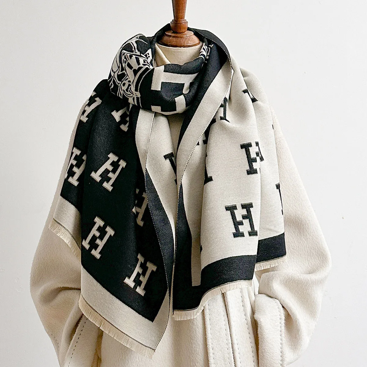 2026 New Women Fashion Brand Letter Scarf Luxury Autumn Winter Warm Shawls Print Scarve