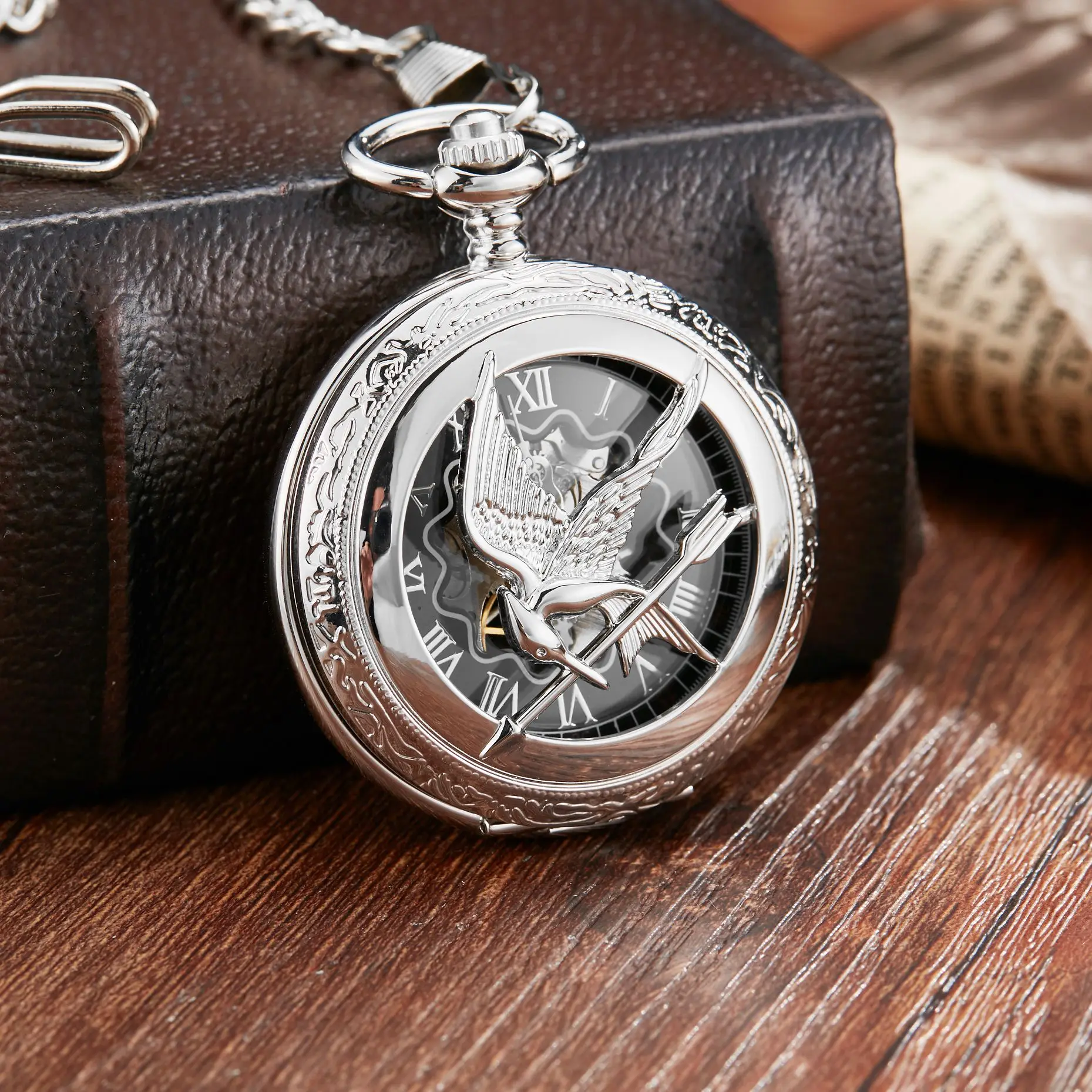 Luxury Vintage Hollow The Hunger Games Mockingjay Mockingbird machinery Pocket Watch Necklace Chain Fashion 2023