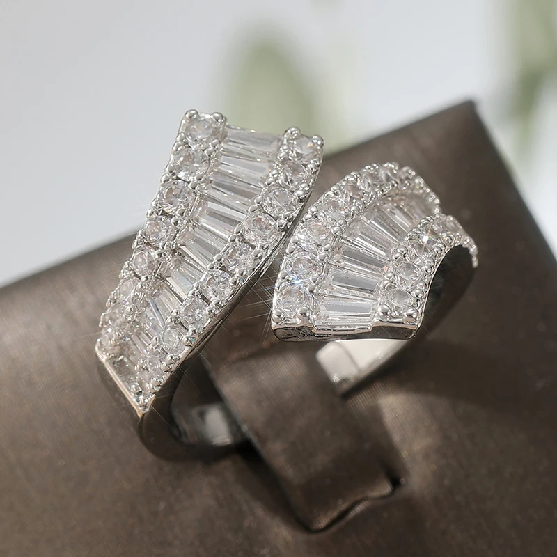 Modischer Silberfarbener Ring mit Weißen CZ-Steinen für Damen Geometrisches Design Tägliches Tragen Party Verlobungsschmuck – Detail 3