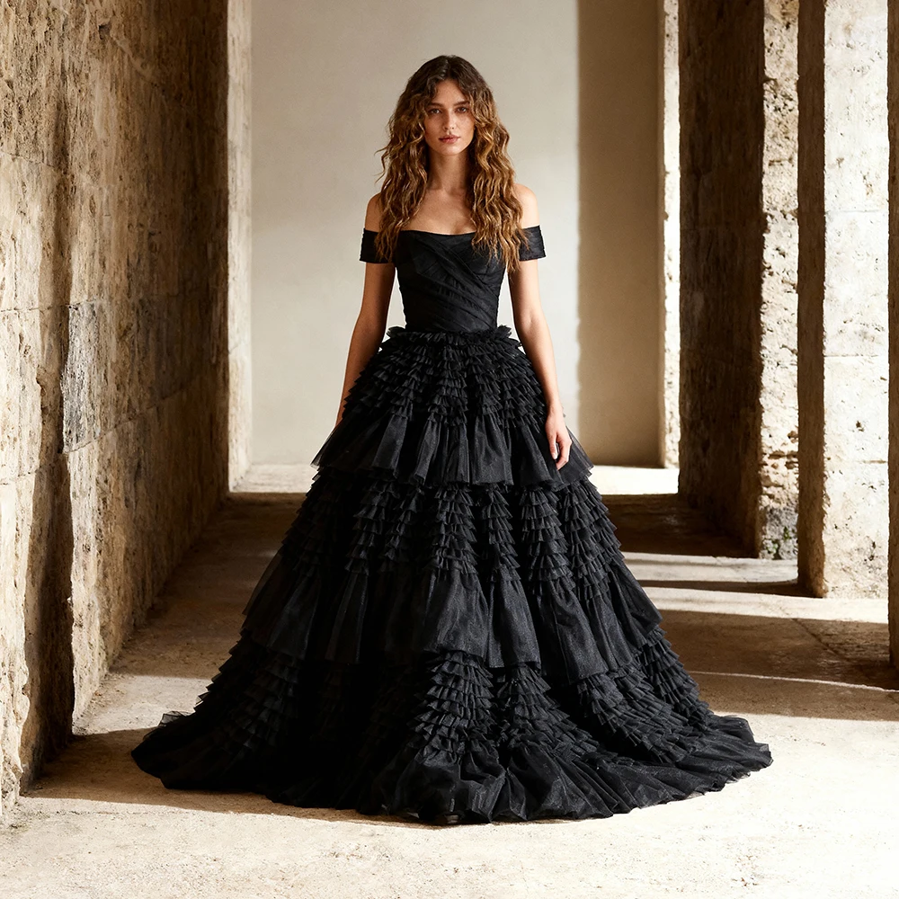 

Многослойные платья для выпускного вечера с открытыми плечами Черное тюлевое платье с оборками для торжественных случаев