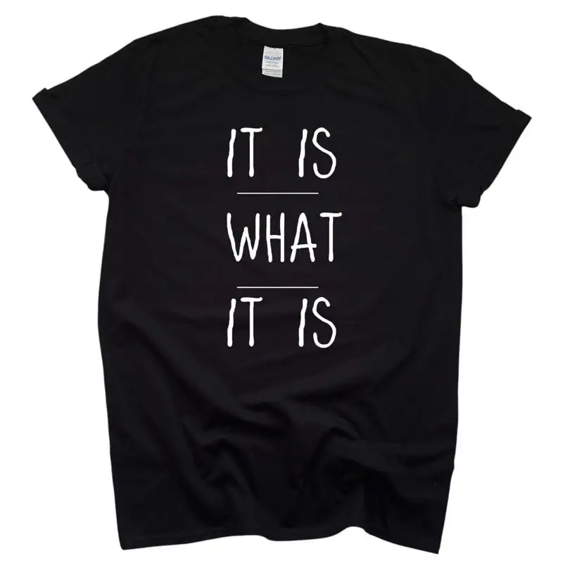 إنه ما تي شيرت مضحك ساخر الحد الأدنى اقتباس شعار Artsy Quo