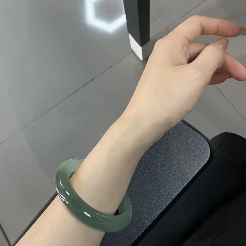 

Кварцит высокий ледяной цвет