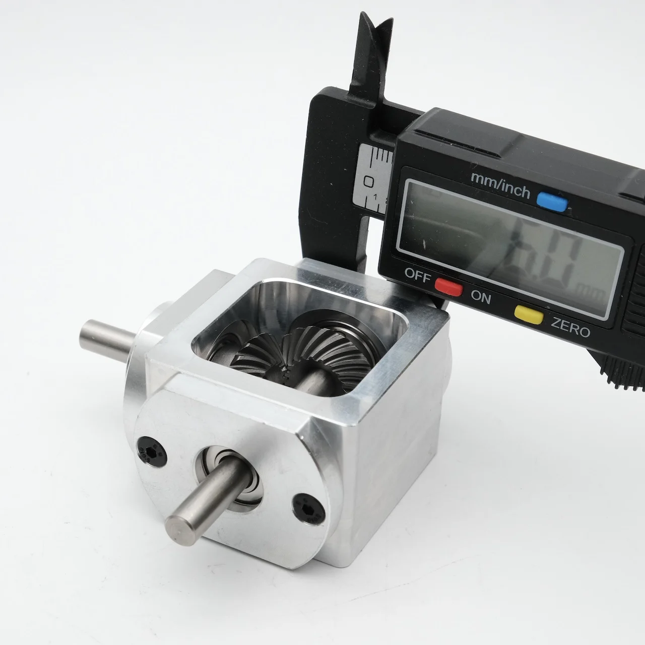 6mm 1/1 Direction Conversion Aluminum Alloy Bevel Gearbox 40mm AGV Multi-Axis Synchronous Motion Gearbox for Industrial Use