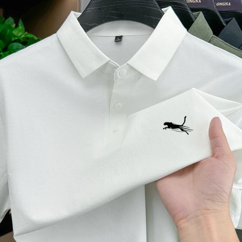 

This men's cotton short-sleeved summer print shirt is available in sizes M - XL, and features a buttoned collar design.