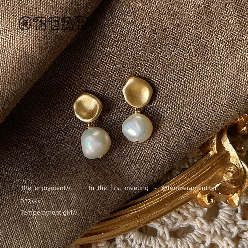 Boucles d'oreilles baroques en perles d'eau douce irrégulières pour femmes, bijoux de tempérament rétro plaqués cuivre en or 14 carats