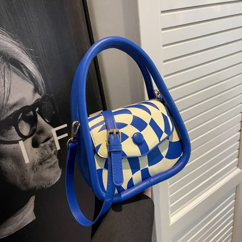 

Simple Chic Women Messenger Bag Luxury Leather Crossbody Large Capacity Designer Diaper Bag Elegant Commuter Solid Color