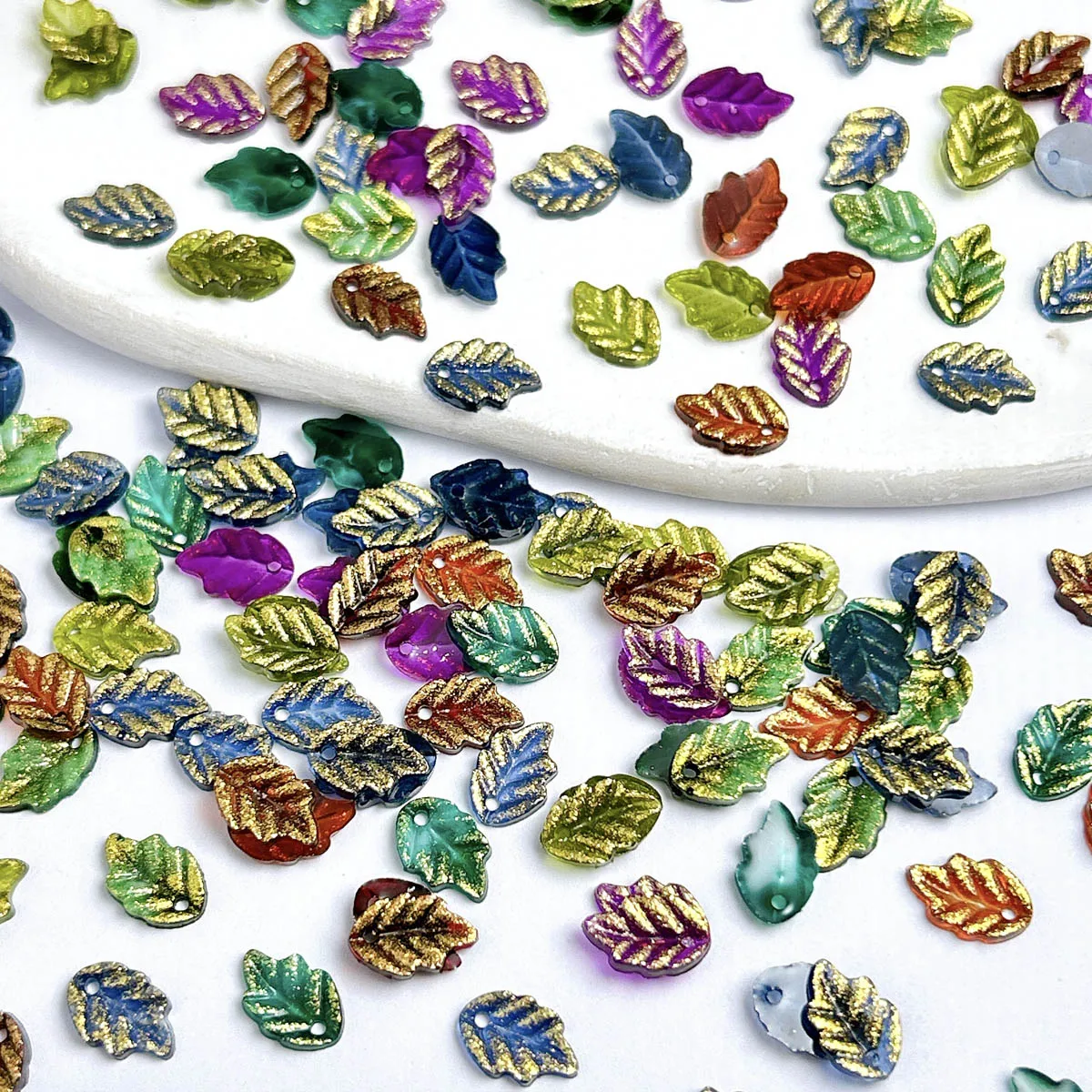 60PCS 3D Simulierte Gold Folie Intarsien Blatt Harz Nagel Charms Kreative Perforierte Farbige Blatt Nail art Dekorationen für DIY Nägel