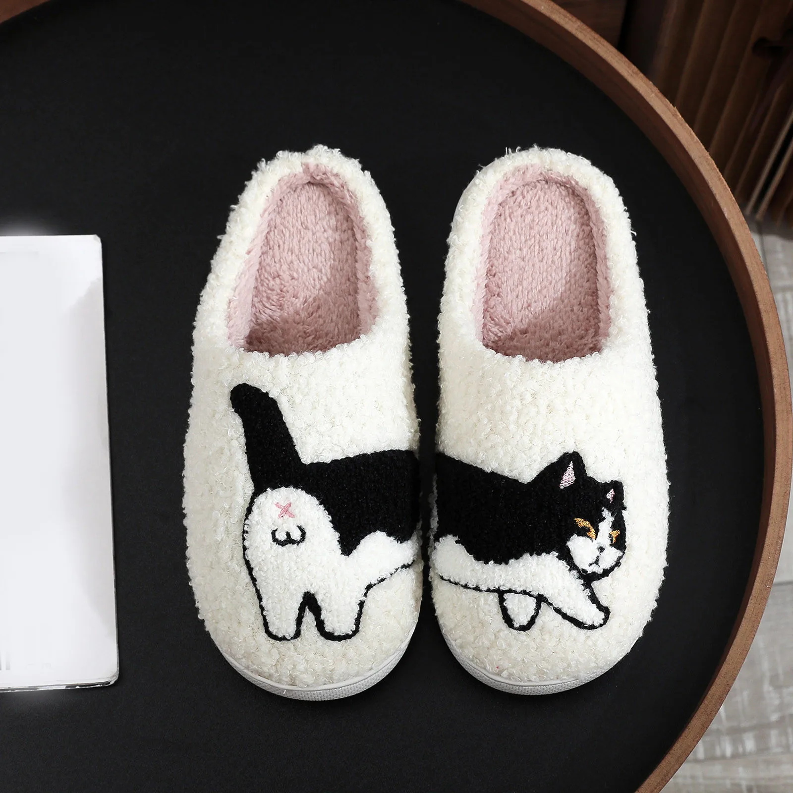 Cute Pet Cat Pattern Embroidery Stuffed Home Thick Sole plaid Furry Cotton Slippers Cute Warm Non-slip Indoor Pet Slippers Gift