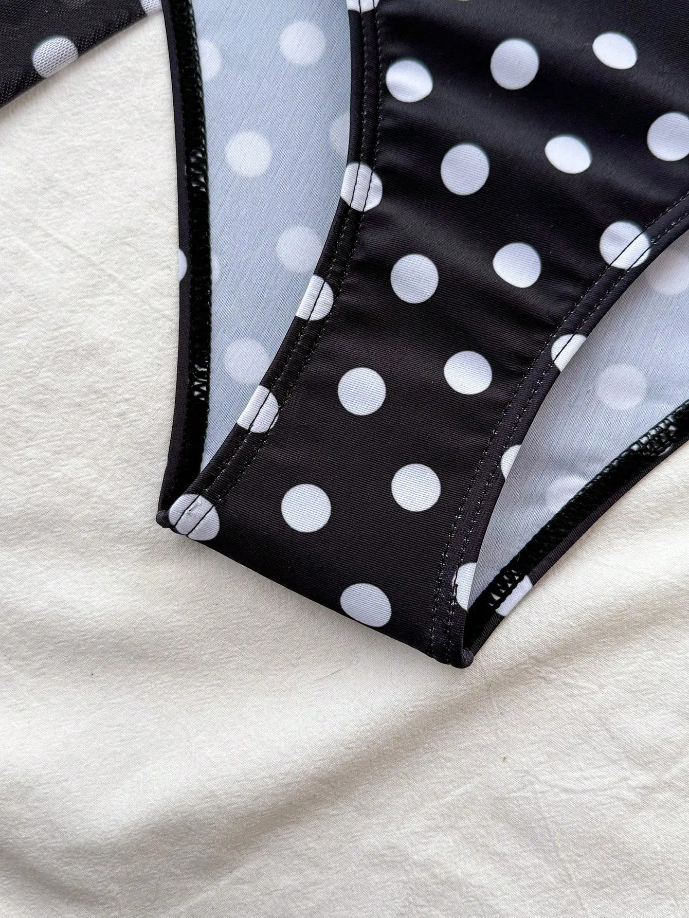 

Black And White Polka Dot Tie-Neck Two Piece Swimsuit With Cover-Up Skirt For Summer Beach Holiday