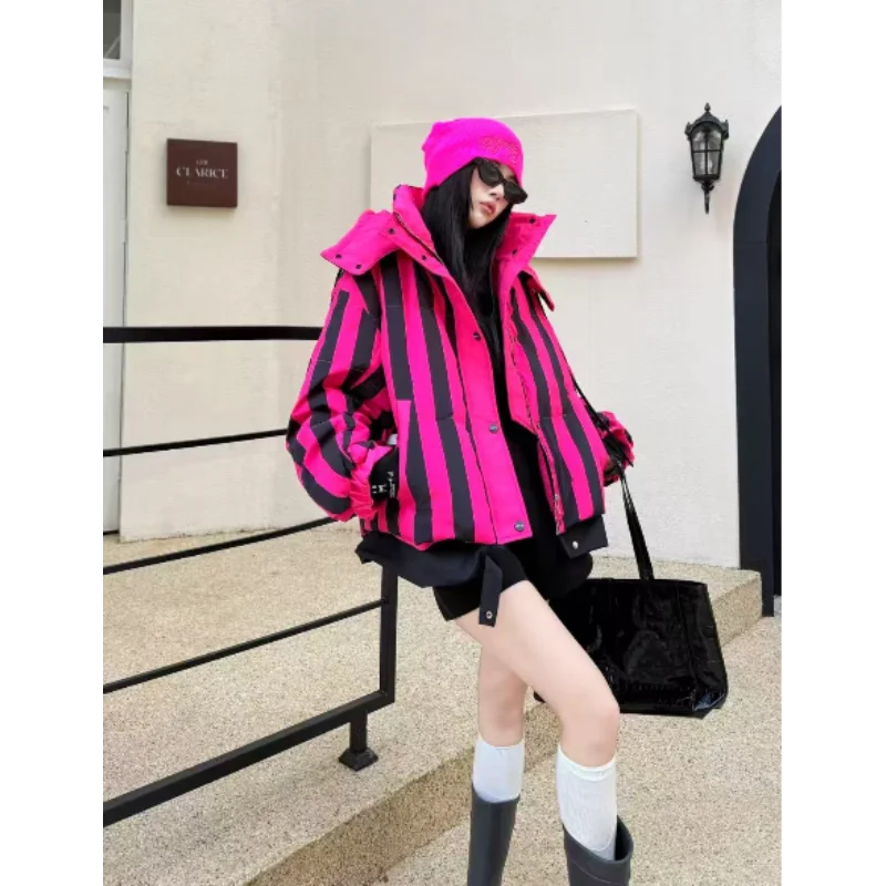 Chaqueta de plumón de nuevo estilo con rayas gruesas para el calor, ropa de abrigo de moda de 2025 para desplazamientos y ropa de ocio.