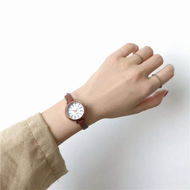 Retro Fashion Women Watches Small Round Dial Ladies Wristwatches Vintage Leather Bracelet Watch Female Clock Relogio Feminino