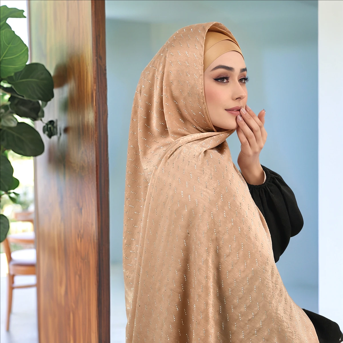 

Fashion Muslim Hijab With Rhinestone Beading Shimmer Hijab for Women Solid Color Headscarf Luxury Velvet Head Wraps
