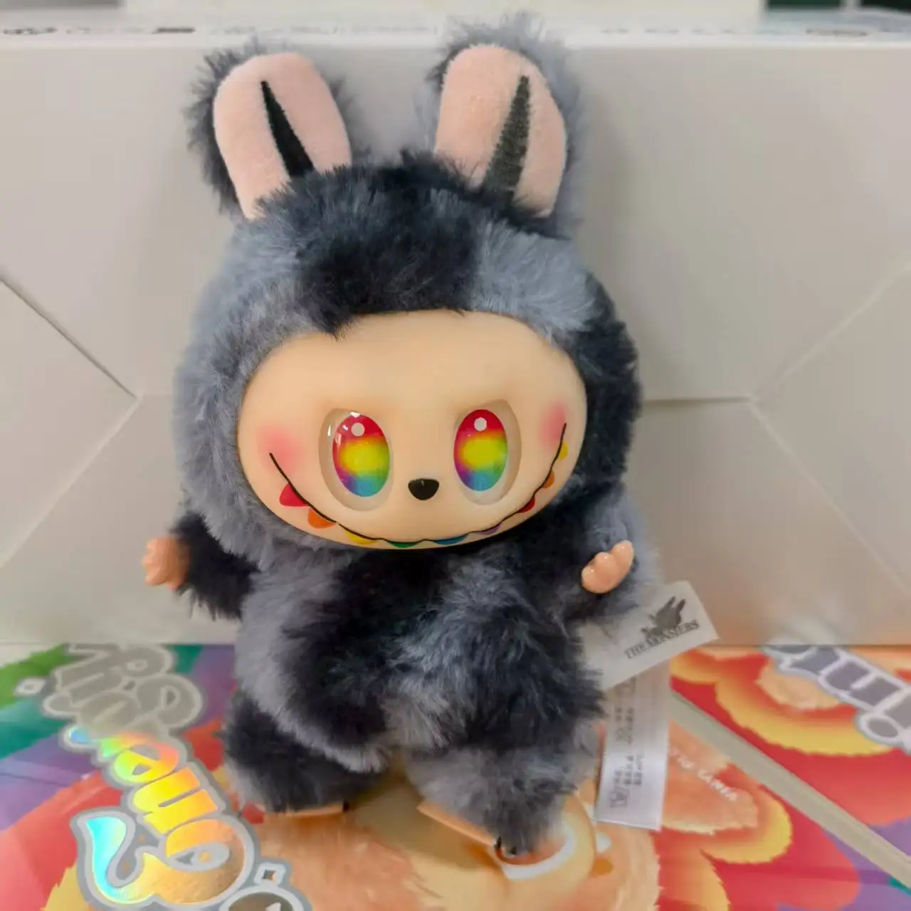 دمية بوبو من القطيفة ذات وجه فينيل عالي القيمة [الجيل الثالث] حقيبة أعمى، زخرفة سيارة بوبو الكرتونية الجميلة، ألعاب قلادة سلسلة المفاتيح.