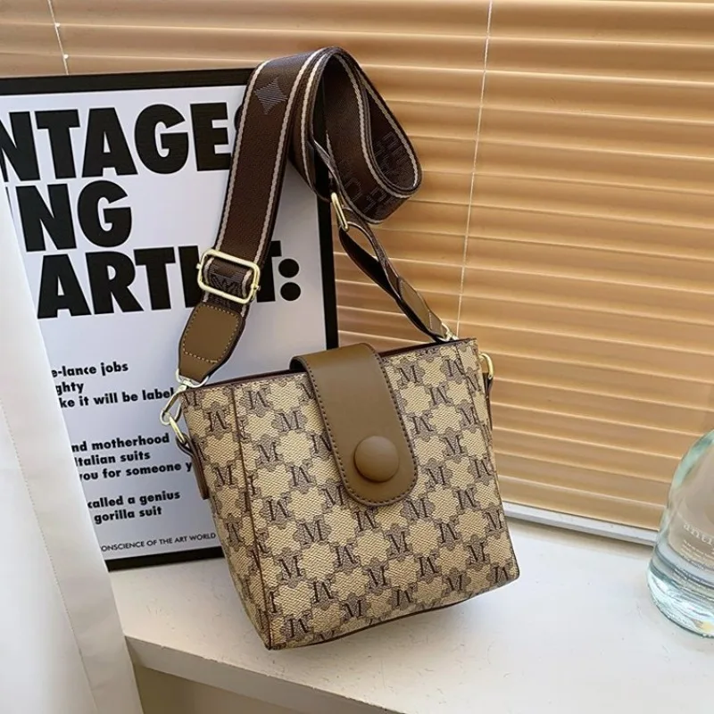 

Stylish Faux Crocodile Embossed Handbag For Women Exotic Underarm Shoulder Bag For Luxury Appeal