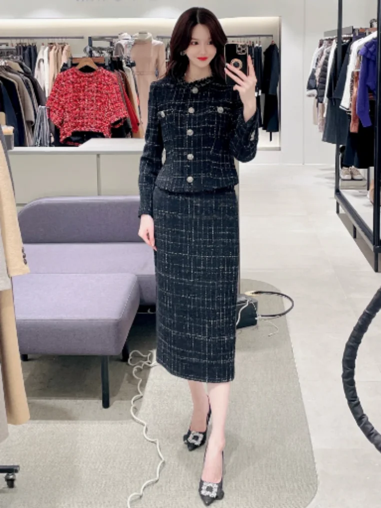 

Elegant Short Jacket And Skirt Set Korean Style Slimming Winter Fashion for Women in Their 20s And 30s Office And Party Wear