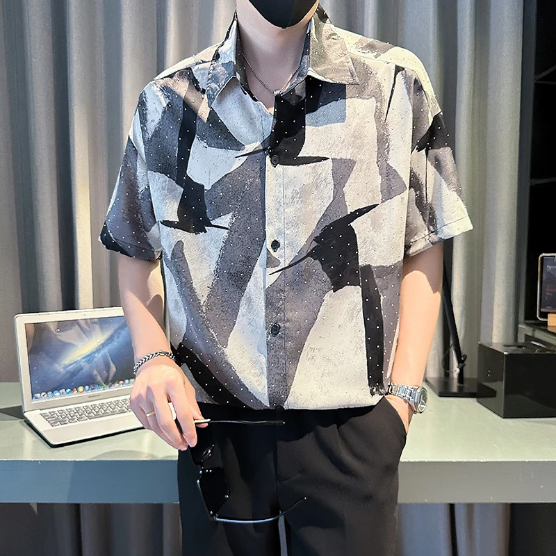 

Летние дышащие рубашки из ледяного шелка для мужчин, блестящие мужские рубашки с короткими рукавами и бриллиантами, модная модная повседневная уличная одежда больших размеров
