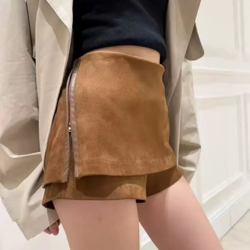 HKSH 2025 Jesień Nowa Damska Mini Spódniczka z Bocznym Zamkiem, Łączona ze Skóry PU, Zapobiegająca Prześwitywaniu, Amerykańska Modna, Seksowna Krótka Spódnico-spodnie HK13140