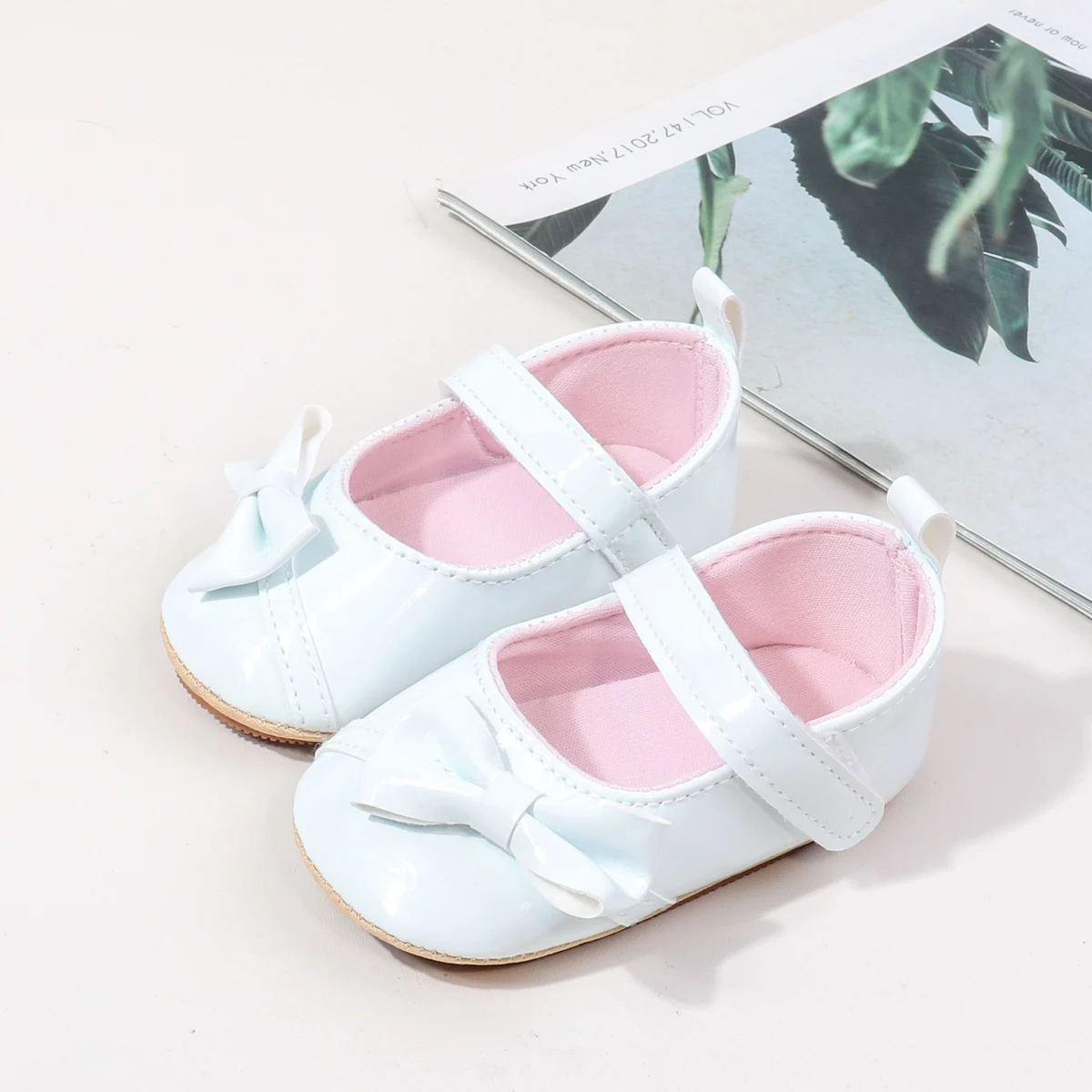 2025 Scarpe da bambina Cute Bowknot Toe-coperto Morbido PU Mary Jane Scarpe Suola antiscivolo Primavera Estate Sandalo per 0-18 mesi