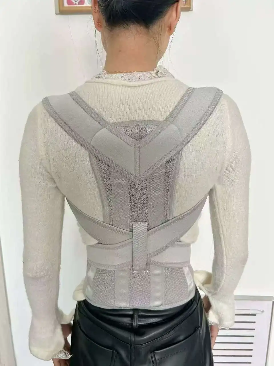 Hunchback Orthotic Device Posture Corrector Skin-Friendly Ventilate Shoulder Opening Straight Shoulder Inner Wear Adult Suspende - view 3
