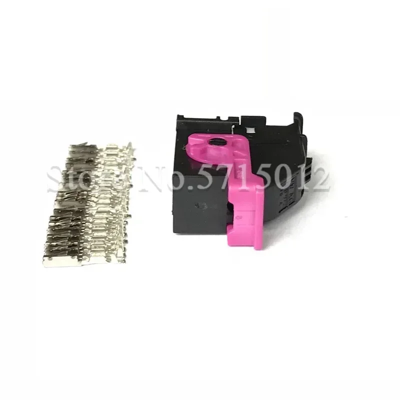 18 Hole 5Q0 972 718A Car ECU Socket Automotive Instrument Conenctor 5Q0972718A For VW GOLF Lamando