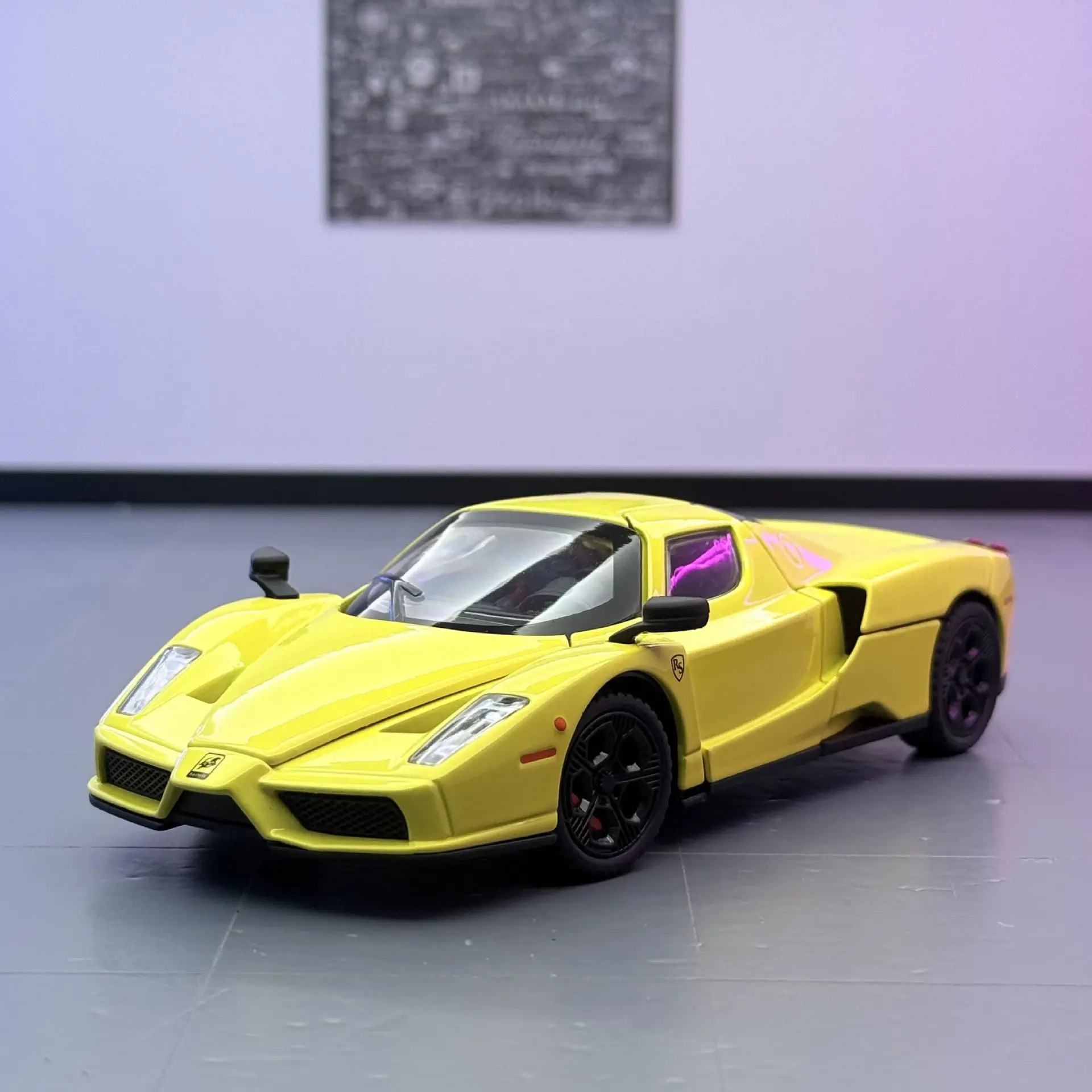 

1:32 ENZO, модель спортивного автомобиля из сплава, литая под давлением металлическая гоночная машина, модель автомобиля, имитация звука и света, коллекция детских игрушек в подарок